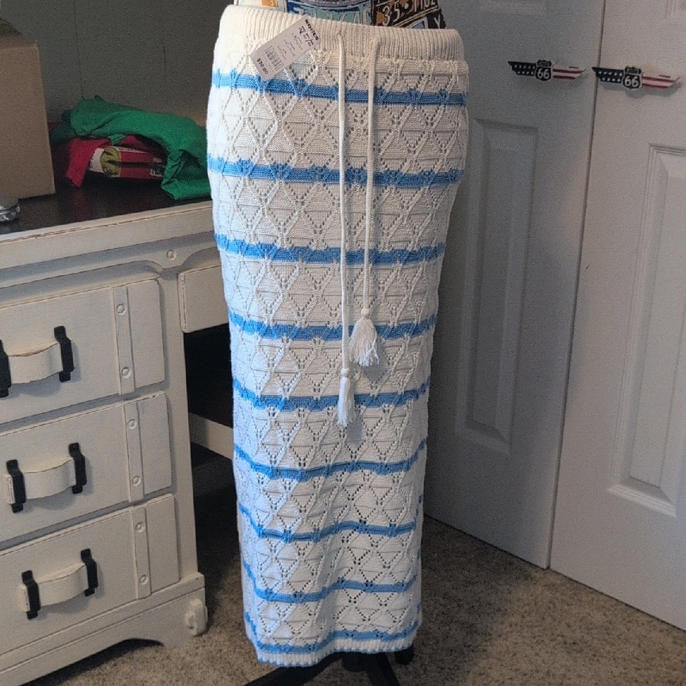 Freshman Junior Size Large Knitted Maxi Skirt